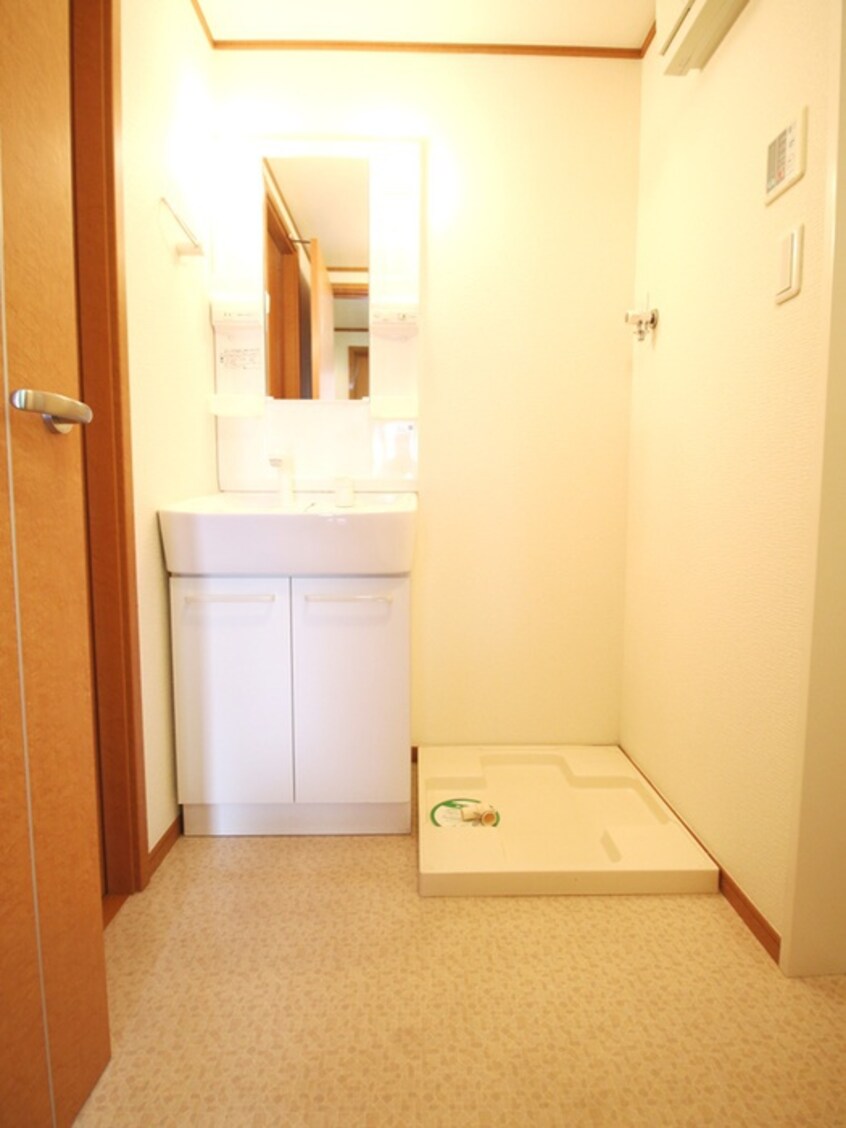 洗濯機置場 Ｓucceed 鶴馬