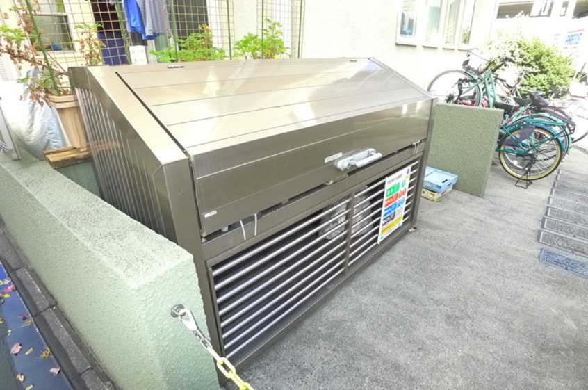 バイク置き場 プレシャス　ジュノ－