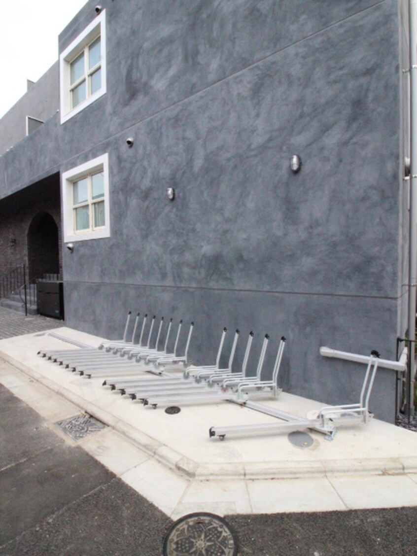 駐輪場 グエル・サカエ赤堤