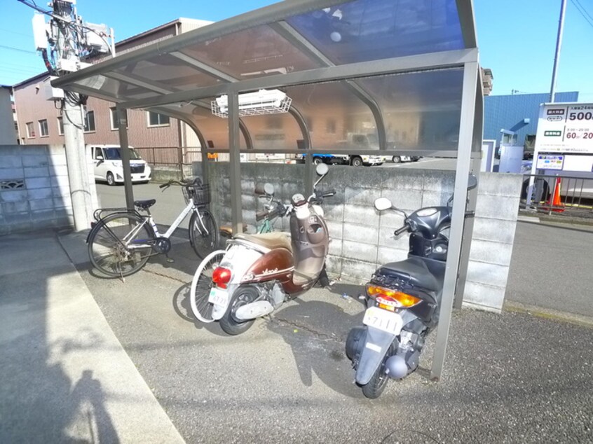 駐輪場 ＭＩＹＵＵ曲本