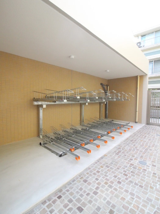 駐輪場 Cortile Kamikitazawa