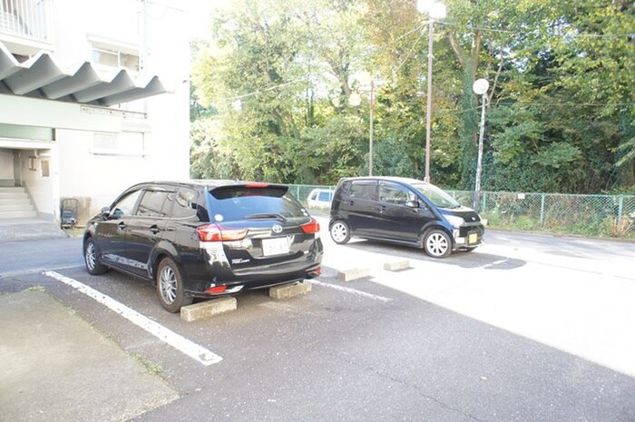 駐車場 ビレッジハウス三田2号棟