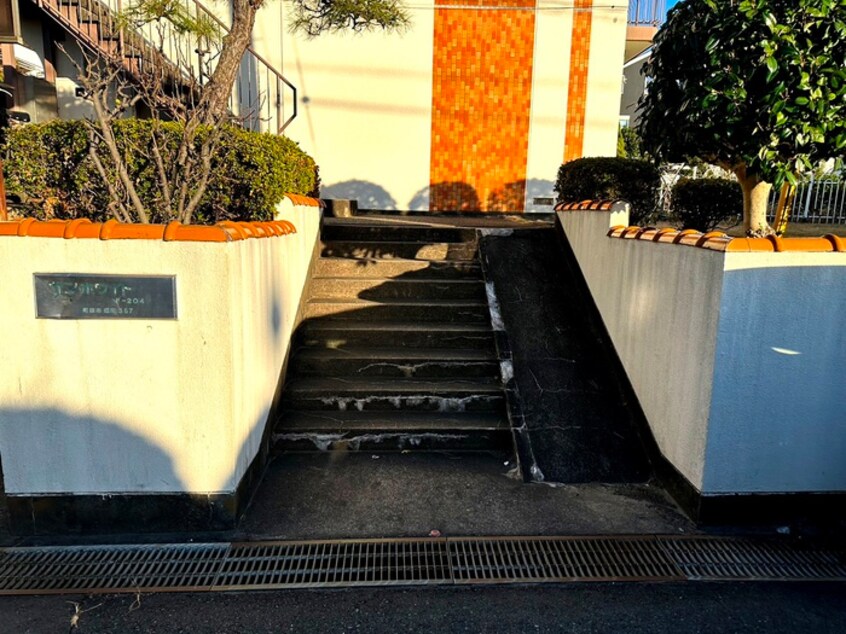 エントランス部分 サンホワイトＦ２０４