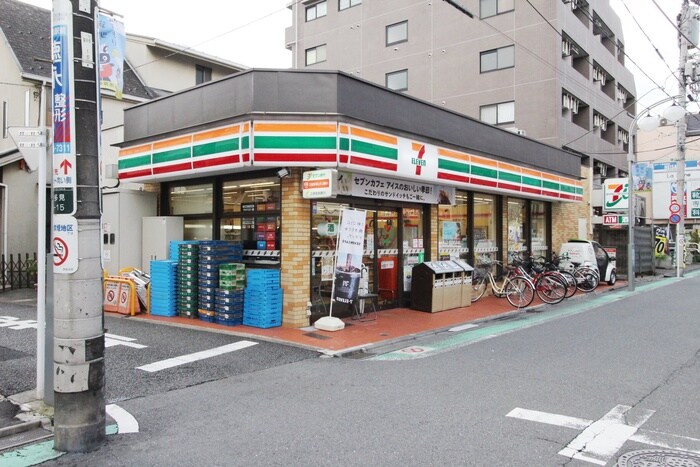 セブン-イレブン世田谷喜多見駅前店(コンビニ)まで250m カルムイン成城西