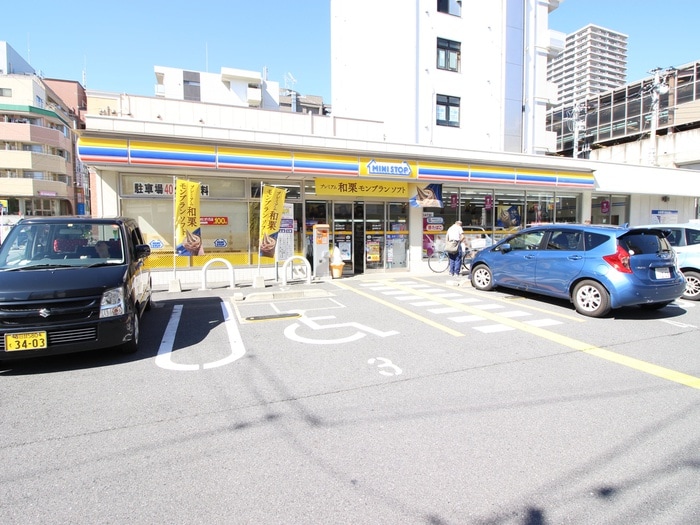 ミニストップ(コンビニ)まで110m フロントスクエア越谷