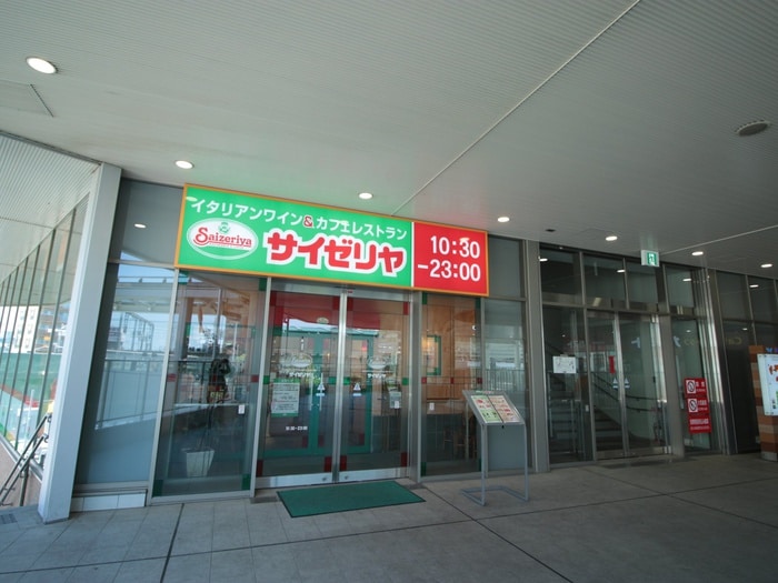 サイゼリヤ(その他飲食（ファミレスなど）)まで190m フロントスクエア越谷