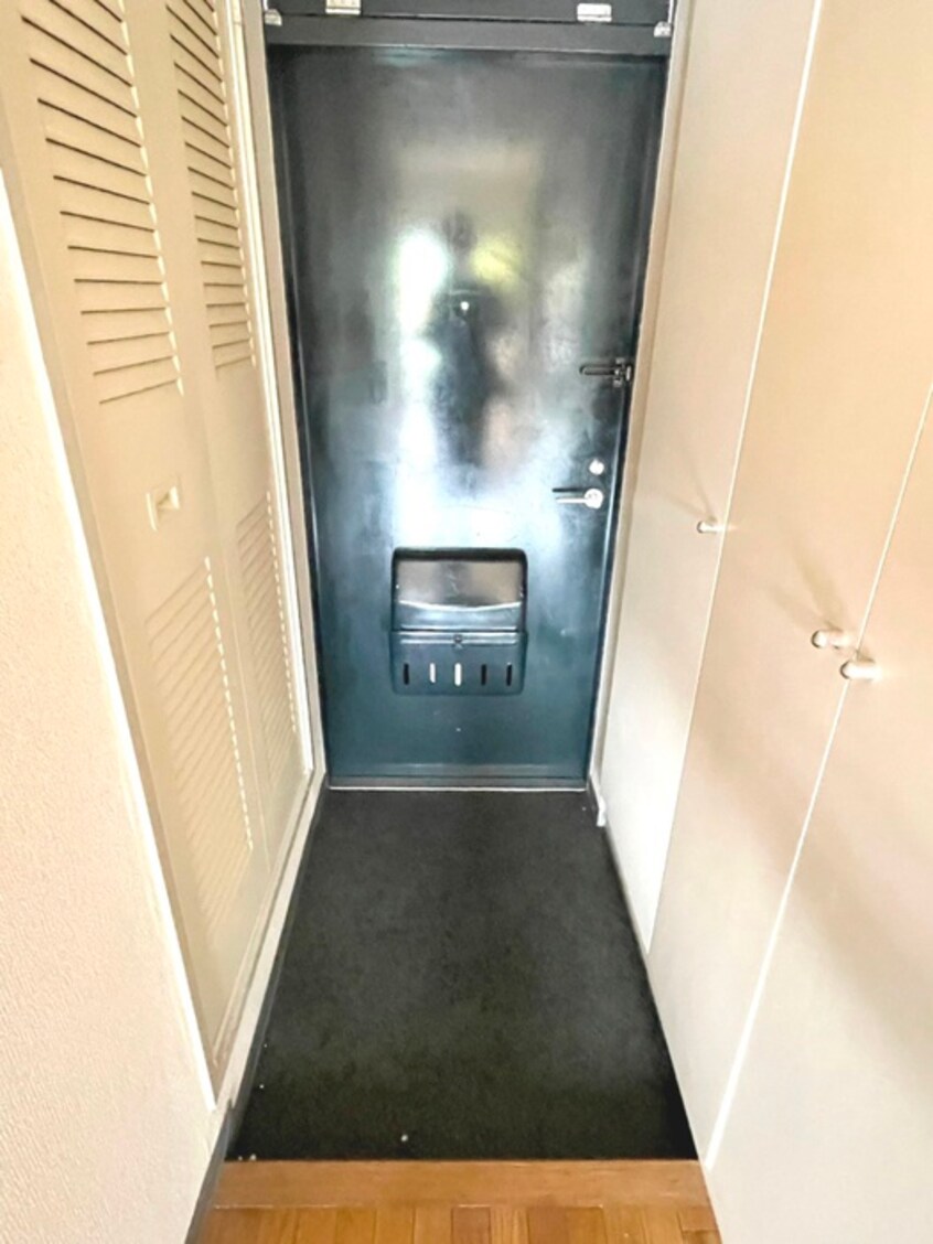 玄関 ヴィラ・エムロ－ド