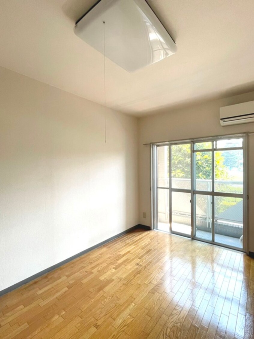 居室 ヴィラ・エムロ－ド