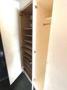 靴箱 ヴィラ・エムロ－ド