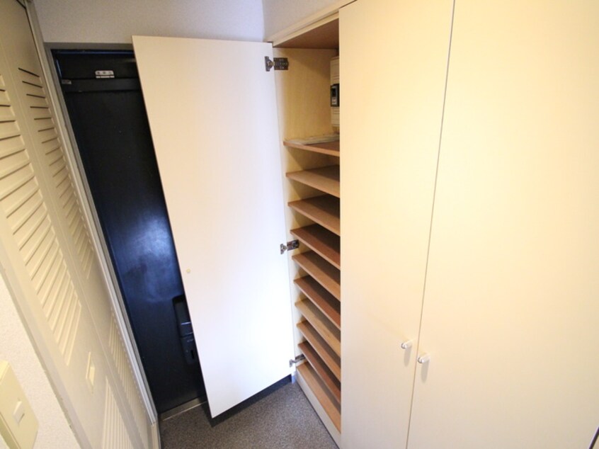 靴箱 ヴィラ・エムロ－ド