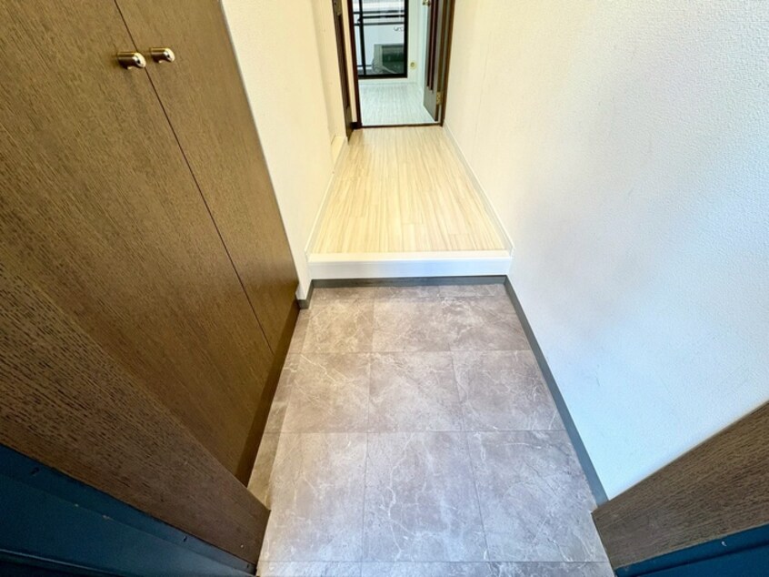 玄関 ﾗｲｵﾝｽﾞﾏﾝｼｮﾝ海老名（303）