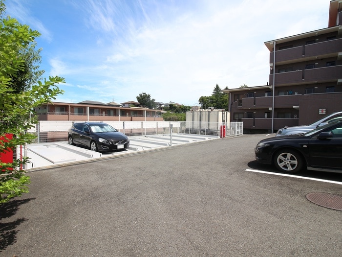 駐車場 サ－ラあざみ野