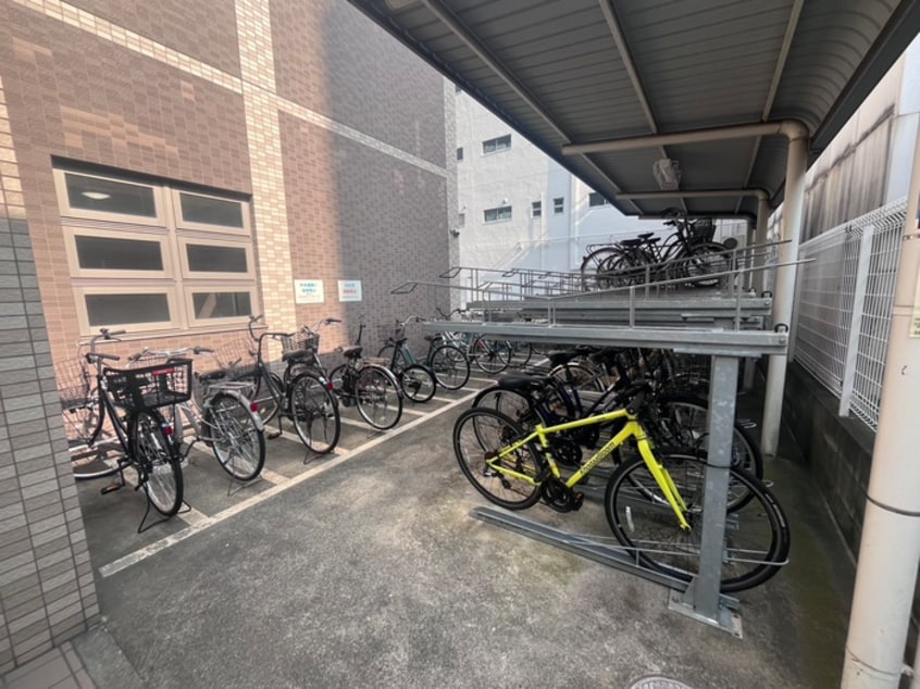 駐輪場 ルポルスタ湘南