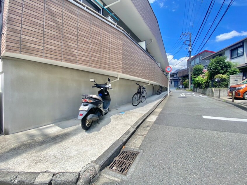 バイク置き場 エスポワール三ツ沢南町