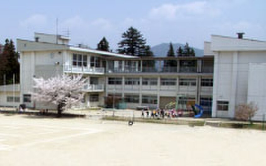 本郷台小学校(小学校)まで800m 大地原ハイツⅠ