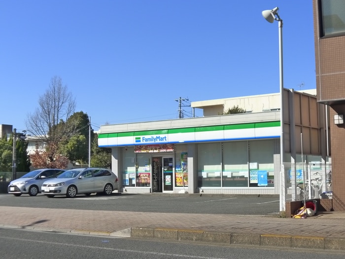 ファミリーマート(コンビニ)まで400m Ｒａｓｓｕｒｅ