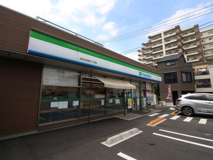 ファミリーマート世田谷弦巻五丁目店(コンビニ)まで516m maleza