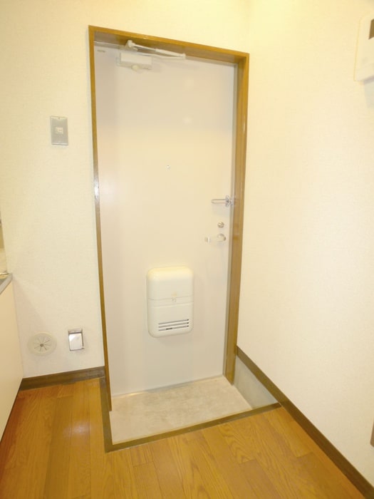 玄関 ｳﾞｨﾚﾁﾞ･ﾊﾋﾟﾈｽ5-参番館