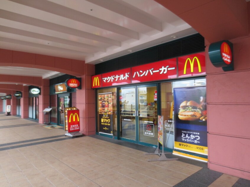 マクドナルド 15号新子安店(ファストフード)まで818m 梅田ハイツ