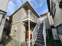 ファミーユウイステリア