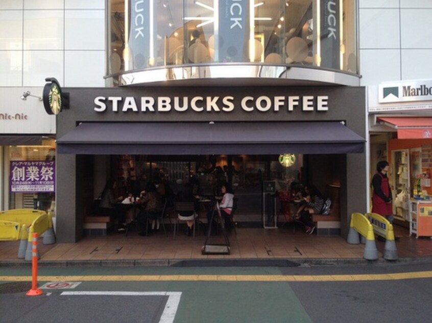 スターバックス成城店(ファストフード)まで131m CASA DE SEIJOⅡ