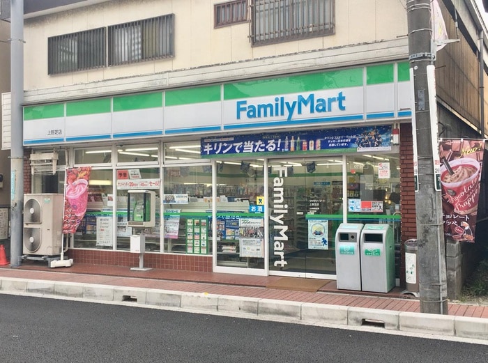 ファミリーマート(コンビニ)まで365m Ａｍｏｕｒユ－トピア
