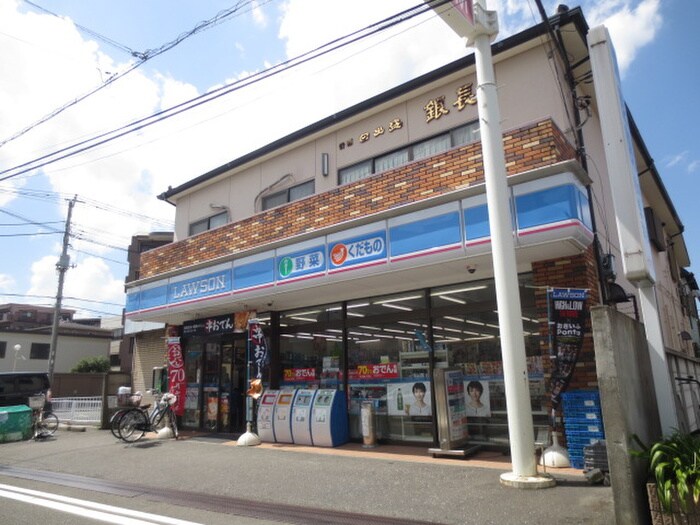 ローソン鶴見市場店(コンビニ)まで136m ミューズ白ゆり