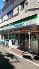 ファミリーマート(コンビニ)まで145m ｳﾞｧﾚｯｼｱ椎名町駅前ｼﾃｲ(402)