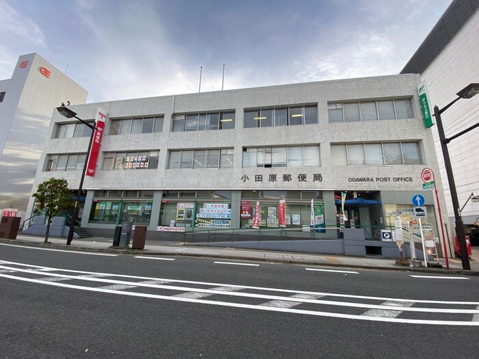 小田原郵便局(郵便局)まで665m 仮）本町２丁目新築工事