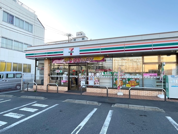 セブンイレブン(コンビニ)まで270m ガ－デンさつきＢ棟