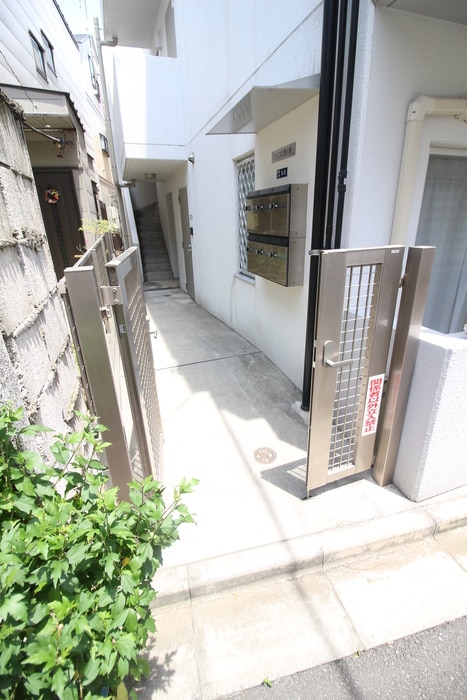 エントランス部分 ピッコロ西ヶ原