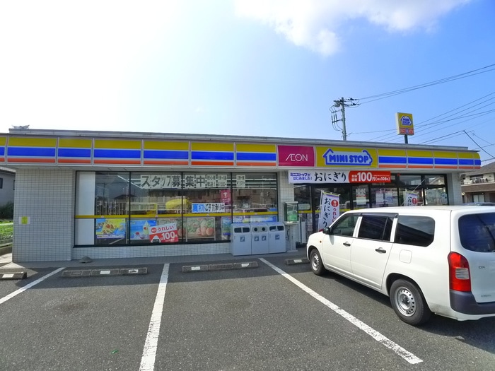 ミニストップ(コンビニ)まで800m 仮）ベル　フルール