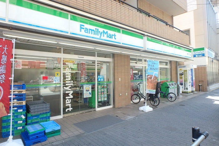ファミリーマート板橋１丁目店(コンビニ)まで398m ミカボハイツ