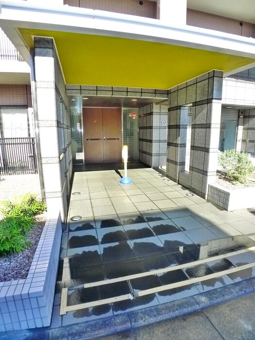 エントランス部分 ＧＡＲＤＥＮ ＳＱＵＡＲＥ