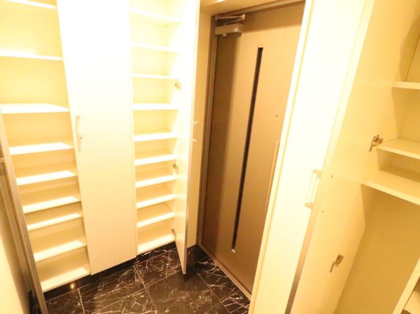 玄関 ｴｽｺ-ﾄﾉｳﾞｪﾙ白金高輪（201）