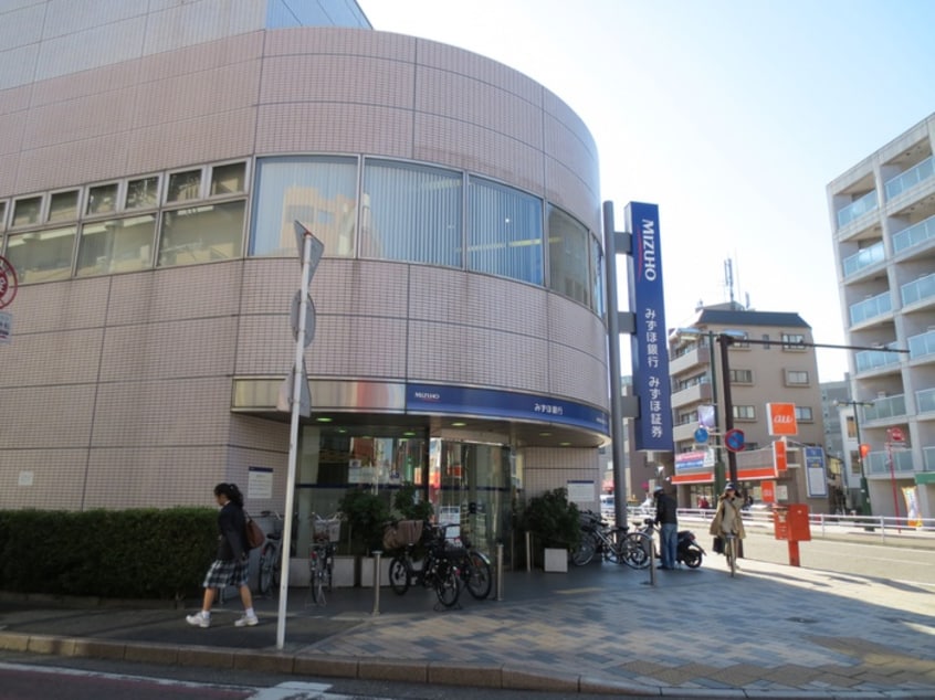 みずほ銀行(銀行)まで300m 第６幸永ハイツ