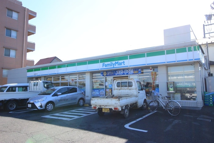 ファミリーマート稲城矢野口店(コンビニ)まで418m Ｆグレース