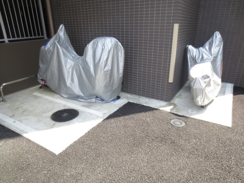 バイク置き場 S-FORT湘南平塚