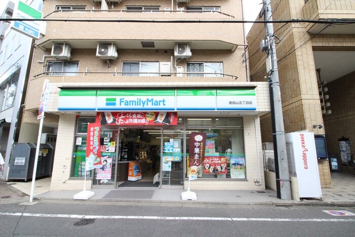 ファミリーマート南烏山5丁目店(コンビニ)まで397m サンコート千歳烏山