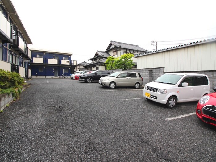 駐車場 リヴ１号館