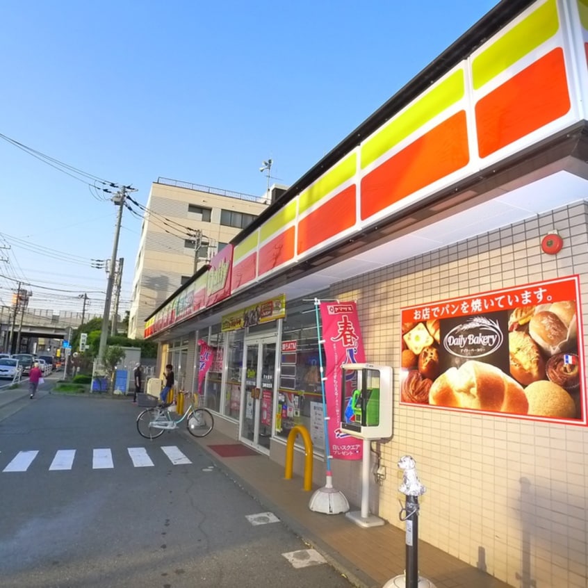 デイリーヤマザキ(コンビニ)まで283m メゾンＢ・Ｉ市川