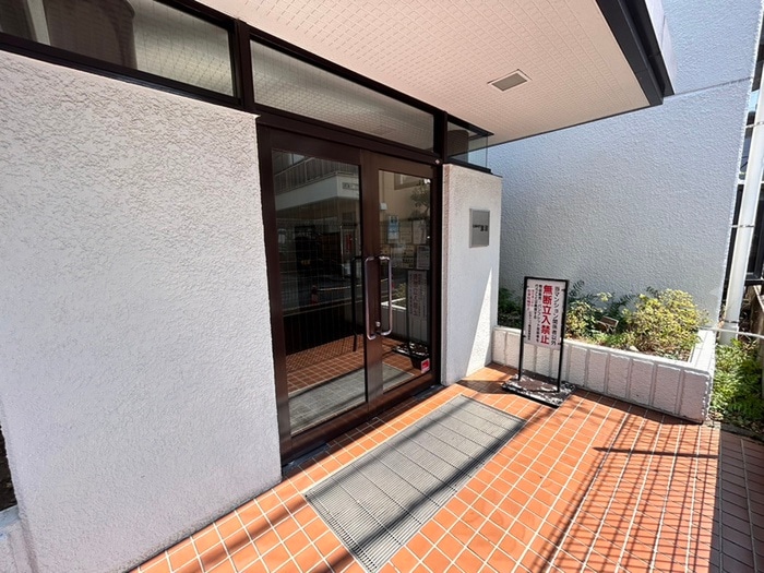 エントランス部分 ヒルトップ鷺沼（２０５）