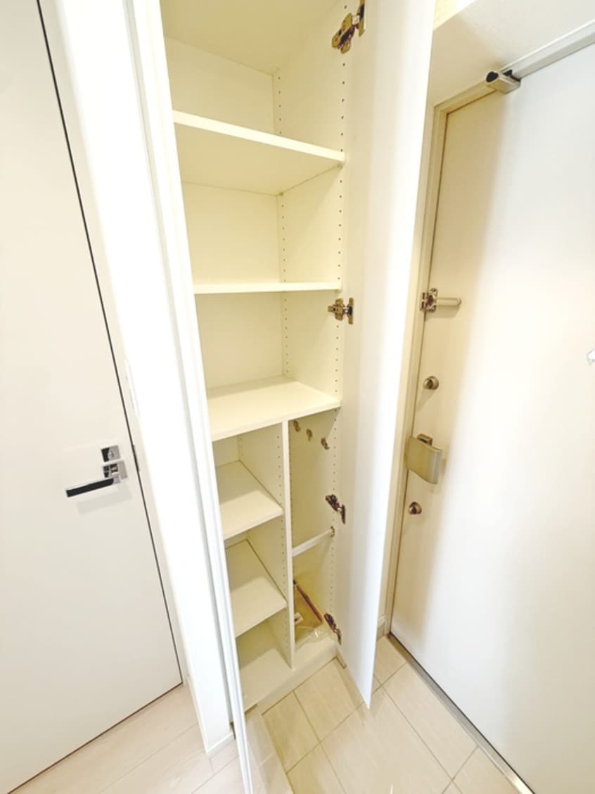 収納 Alivis本八幡