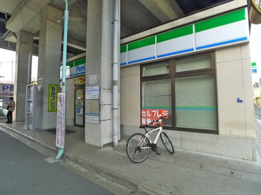 ファミリーマート(コンビニ)まで200m Ｈｏｕｓｅｋｕｌ　ＨＹ４
