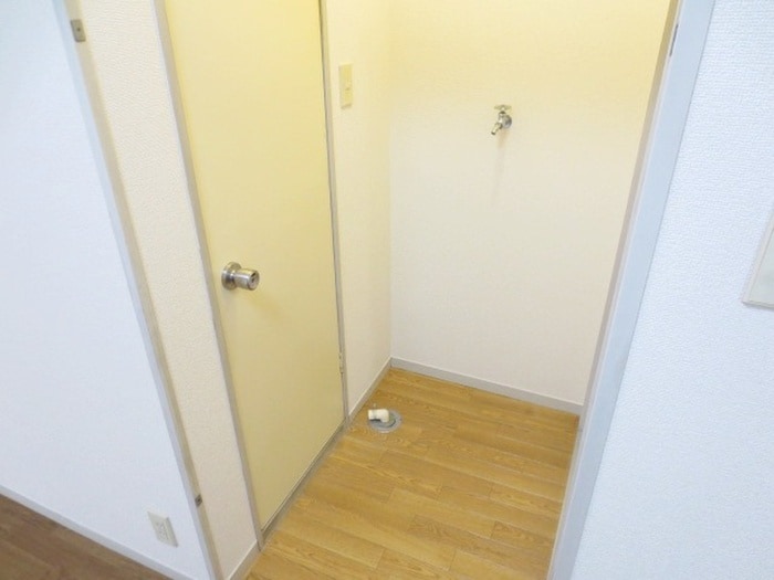 洗濯機置場 イ－スト・ハイツ