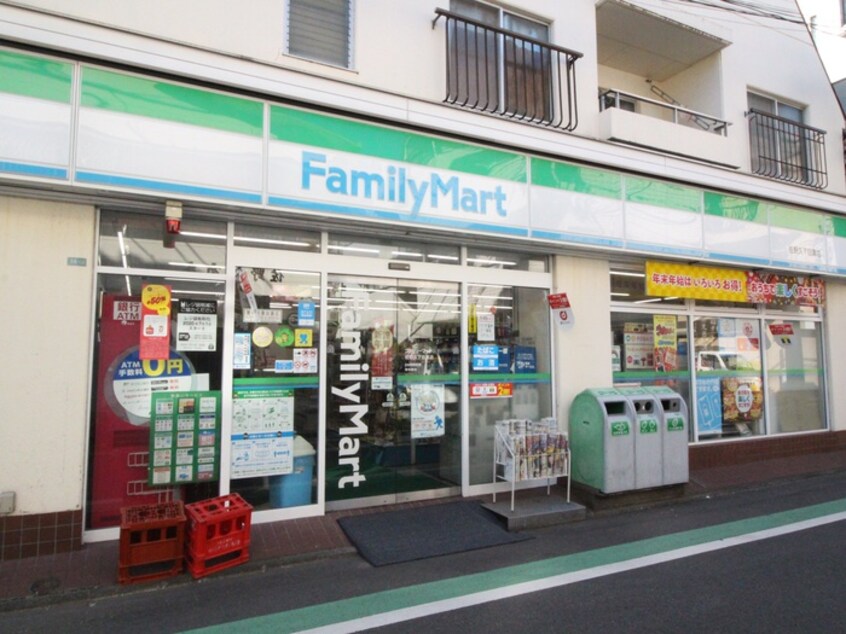 ファミリーマート佐野久下目黒店(コンビニ)まで150m ベルファ－ス目黒