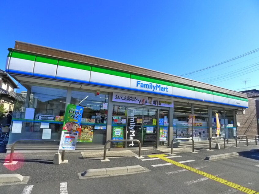 ファミリーマート(コンビニ)まで240m ＨＹ‘ｓ　ＴＯＤＡ　ＭＡＸＩＶ