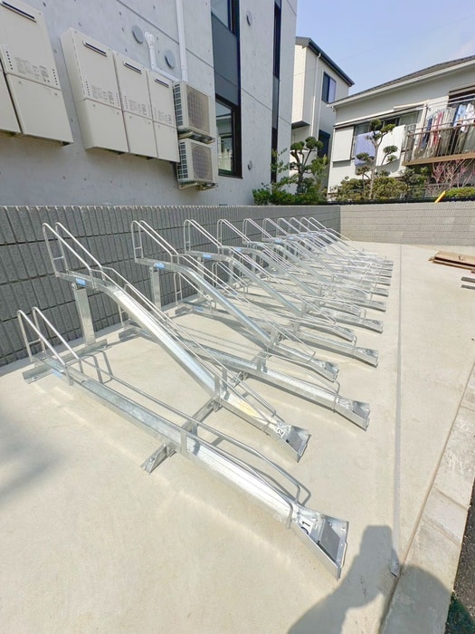駐輪場 レオーネ早稲田