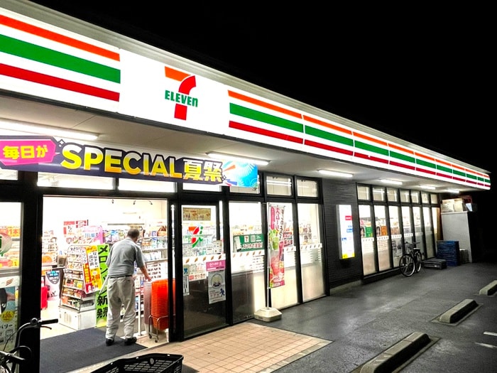 セブン-イレブン(コンビニ)まで240m シャングリラ竹の塚