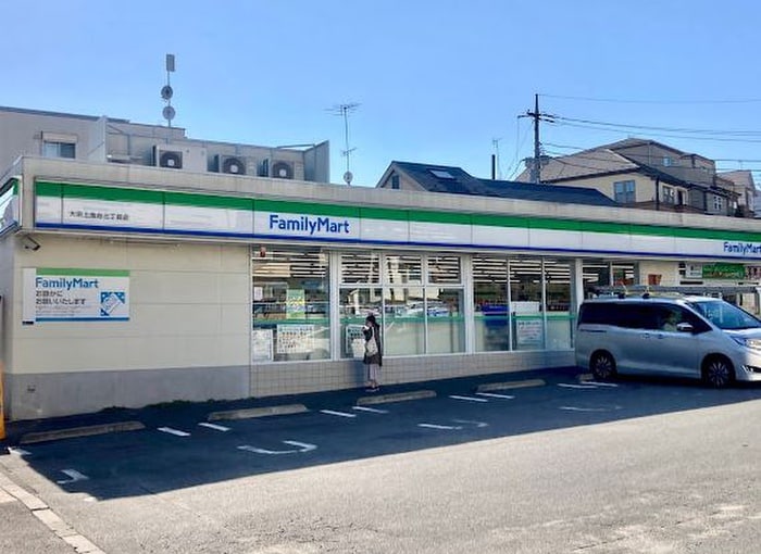 ファミリーマート上池台３丁目店(コンビニ)まで217m セザール東雪谷
